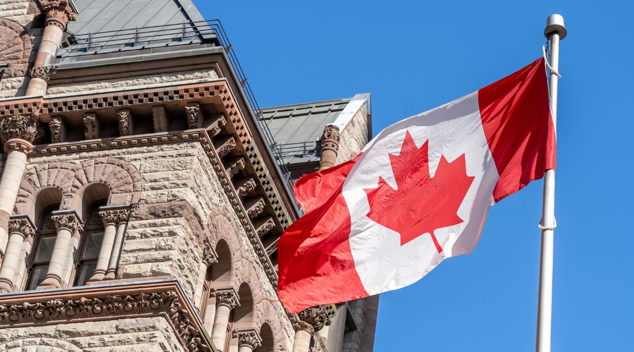 Khách du lịch đến Canada có thể nộp đơn xin giấy phép lao động đến năm 2025