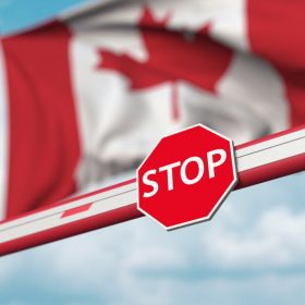 Canada ngừng cấp LMIA diện thu nhập thấp tại một số thành phố